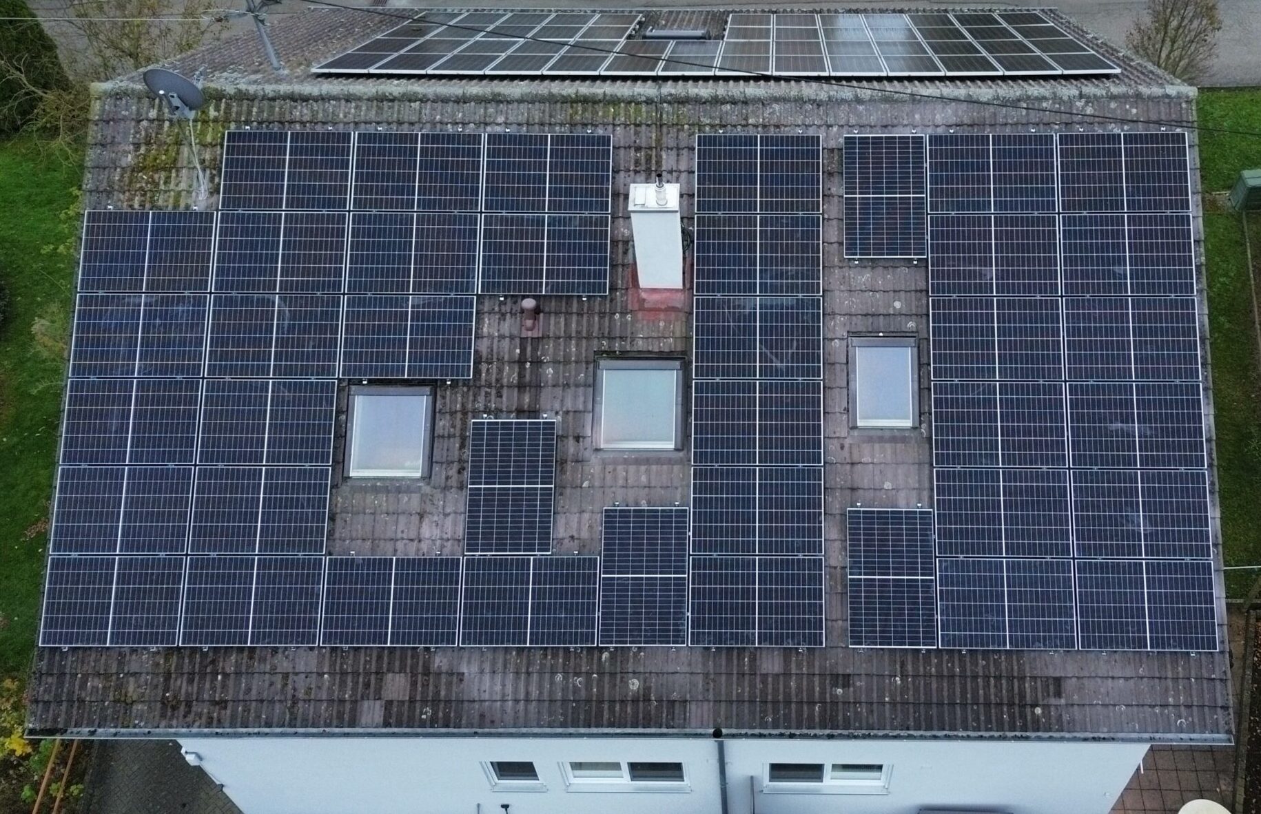 Bild zeigt Dach PV Anlage, der Grundlage des Energie Clusters